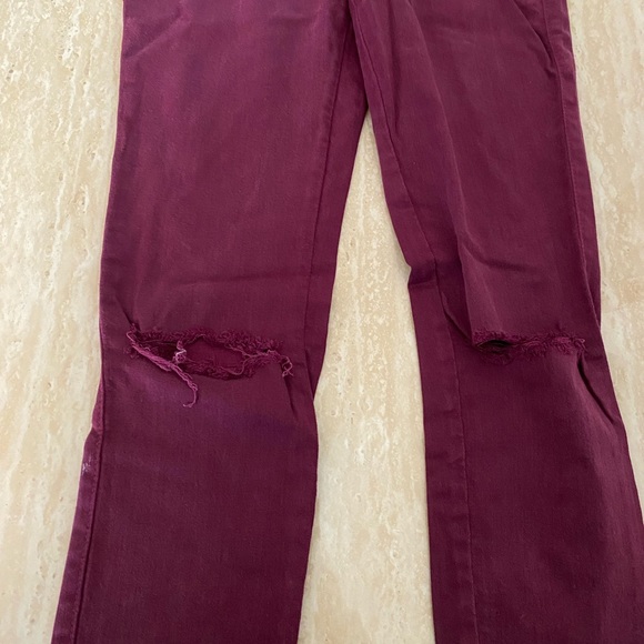 Distracted high rise - Red - Picture 4 of 5